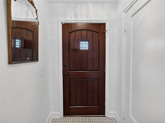 5th image of 122 Avalon Dr