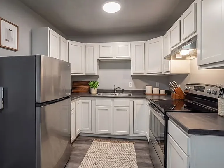 1104 N Walnut St — Photo 2