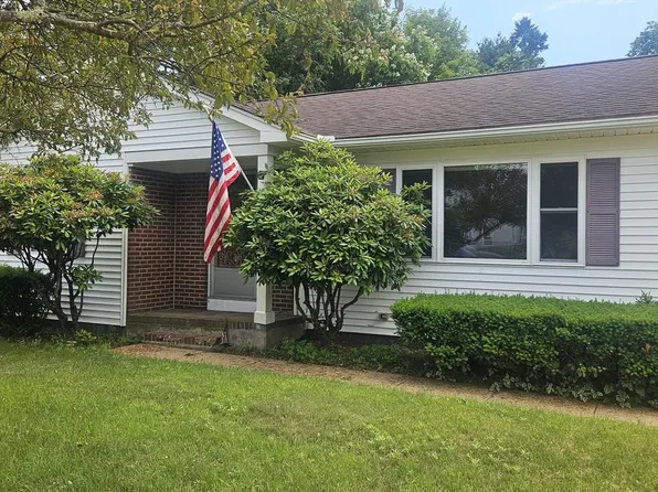 32 West St, West Brookfield, MA 01585