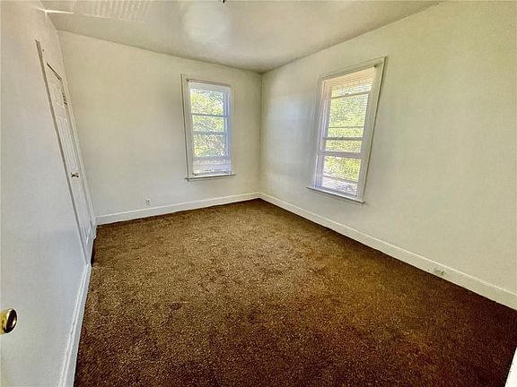 4th image of 132 N Main St #2