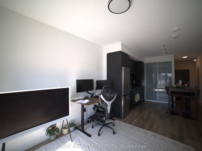 86 Dundas St E #725 — Photo 4