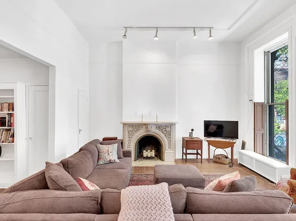 30 Remsen St APT 1A, Brooklyn, NY 11201