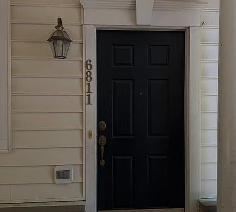 3rd image of 6811 Hampton Bay Ln