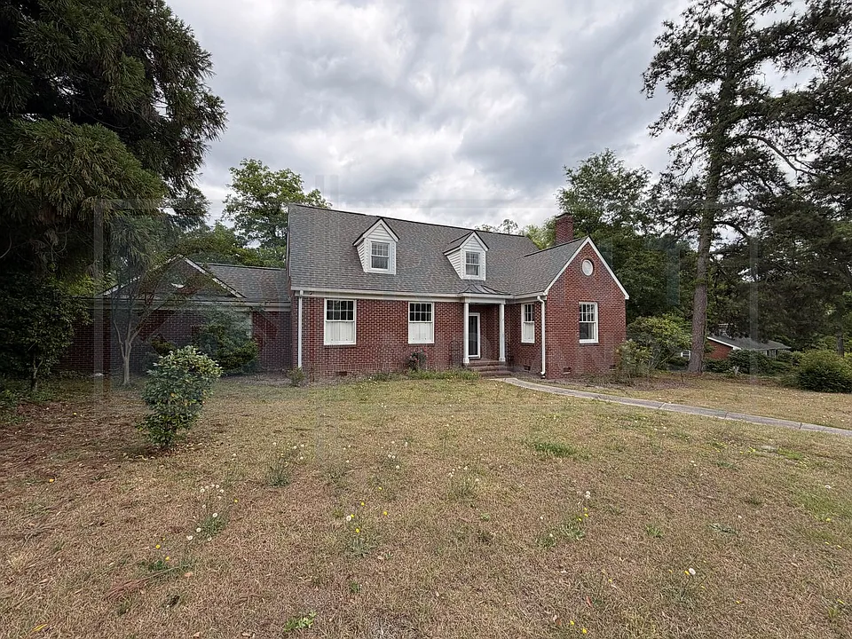 3925 Rosewood Dr