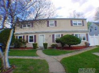 57 Haven Ln, Levittown, NY 11756