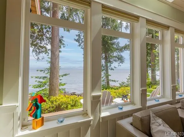 105 Island Park Dr, Southern Gulf Islands, BC V0N 1P0