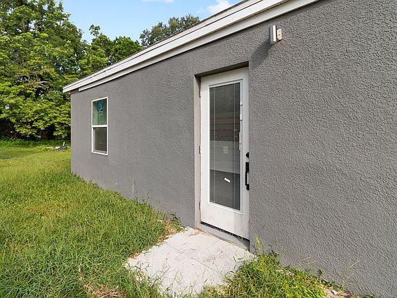 2nd image of 1918 Cloverlawn Ave #1918