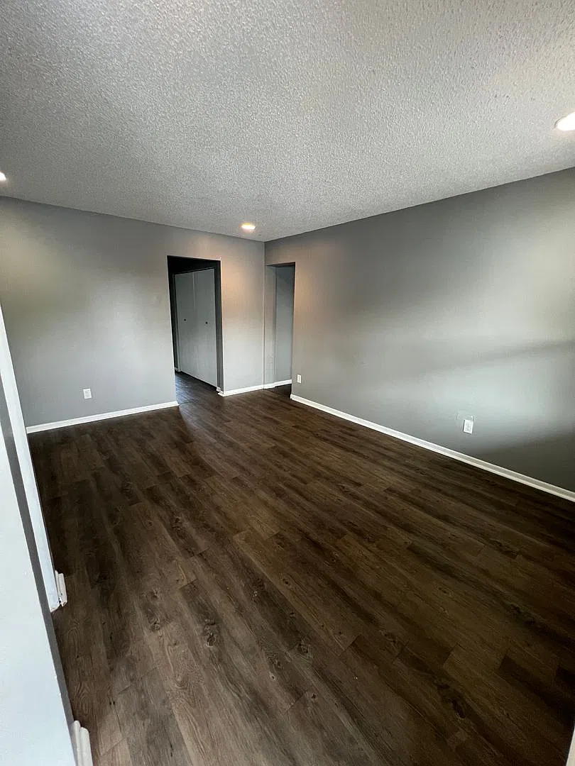 1, 2 and 3 bedroom units available! — Photo 2