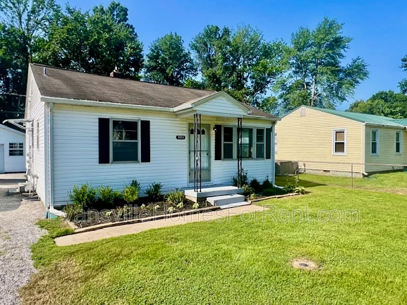 2 bed, 1.0 bath, $1,100 — Photo 1