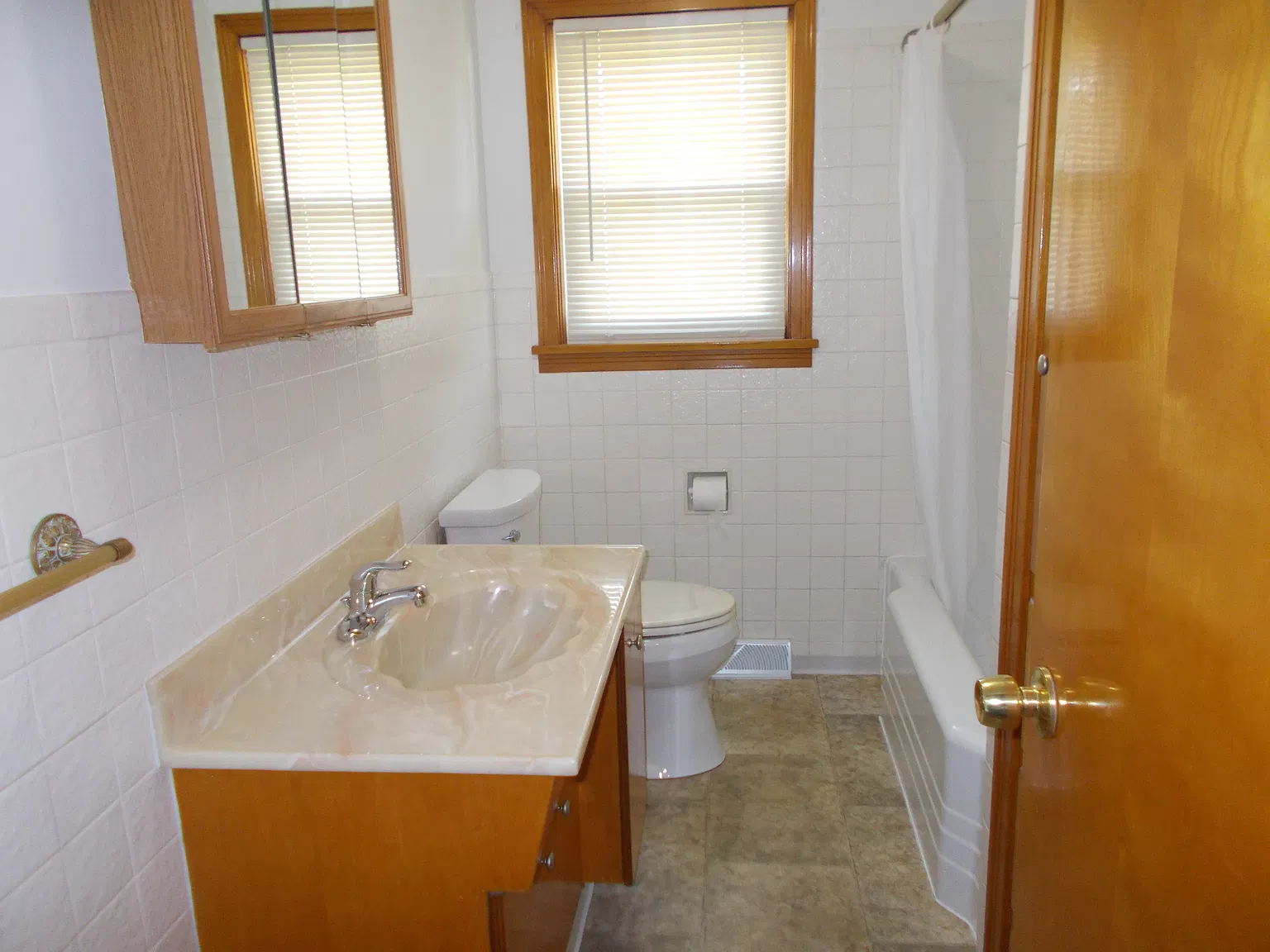 3 bed, 1650 sqft, $1,900 — Photo 4
