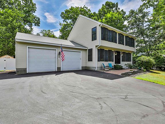 3rd image of 70 Wellesley Drive