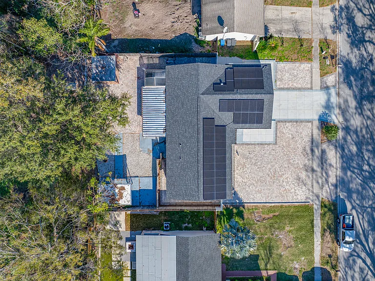 16324 Bonneville Dr — Photo 3