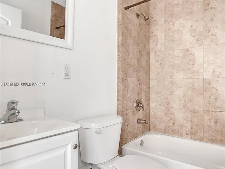 727 22nd St #B — Photo 15