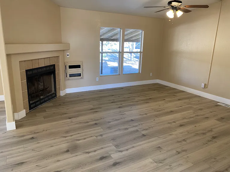 276 Artesia Ave — Photo 3