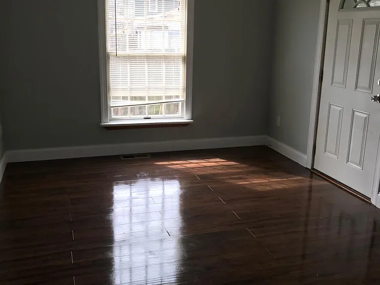 211 Ohio Ave — Photo 5