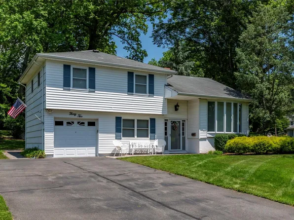 32 Stratford Place, New City, NY 10956