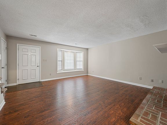 3rd image of 1580 Pleasant Valley Ct #B