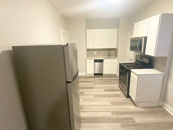 3rd image of 5712 Hudson Ave