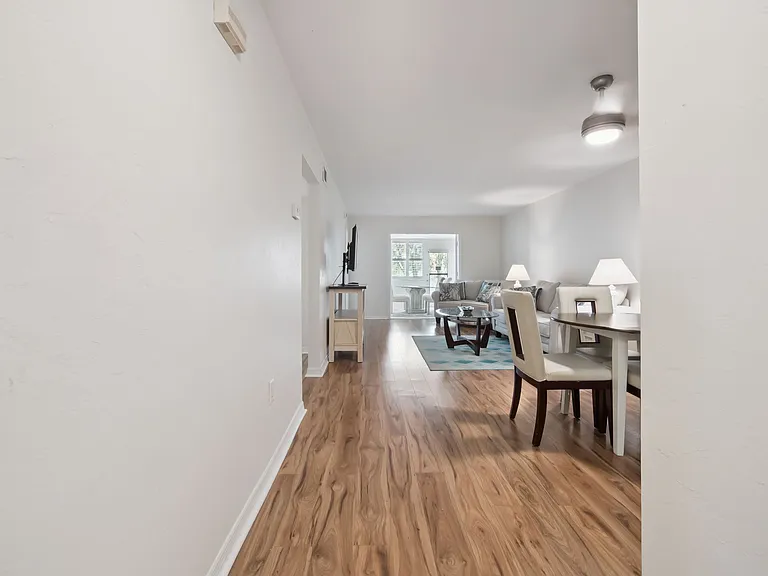 219 E Hartford St #1-6-4A — Photo 4