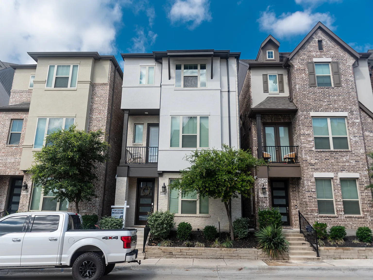 4 bed, 3.5 bath, 2290 sqft, $2,800 — Photo 1