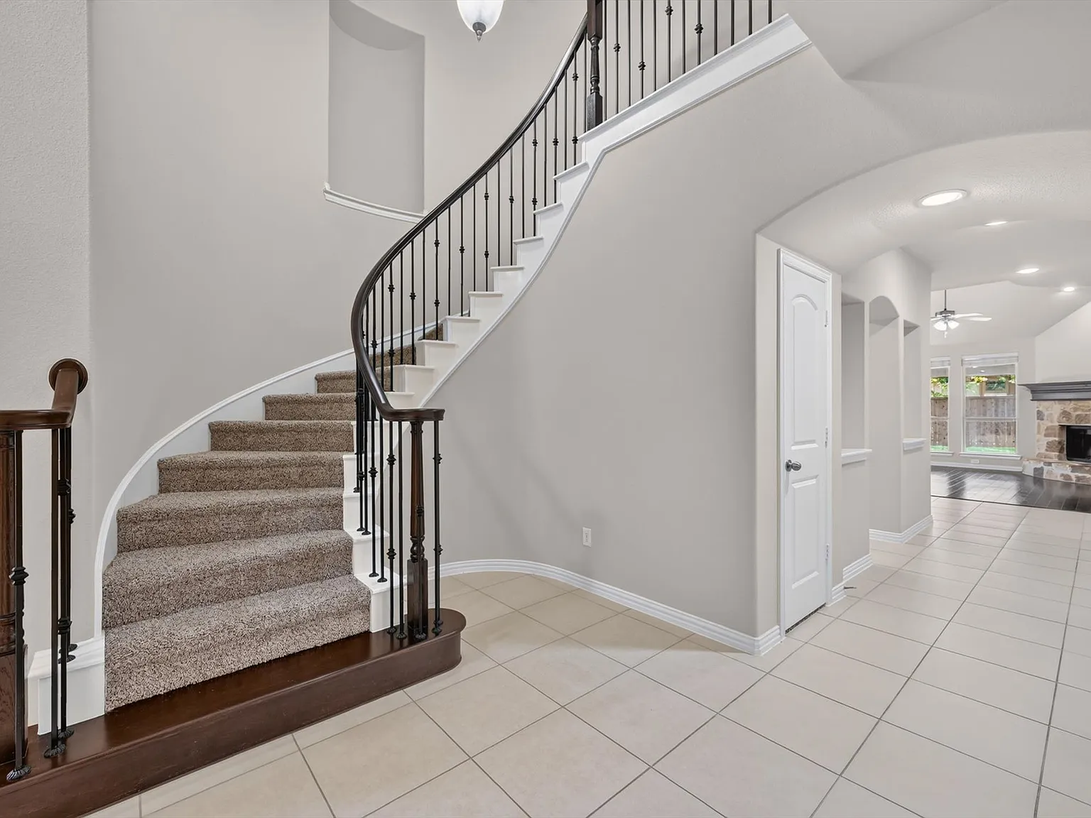 5 bed, 3553 sqft, $3,600 — Photo 2