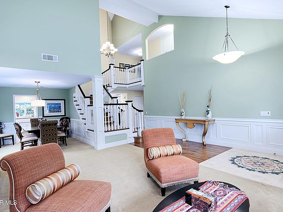 5th image of 387 Southridge Dr