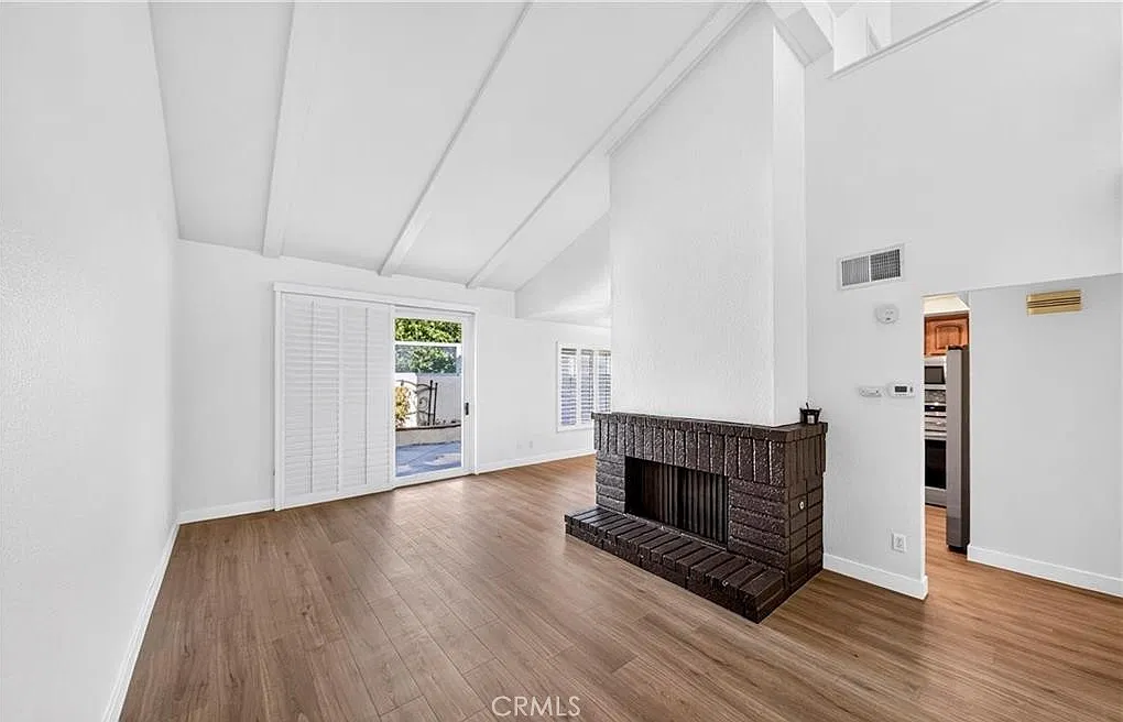 2 bed, 2.5 bath, 1186 sqft, $3,400 — Photo 3