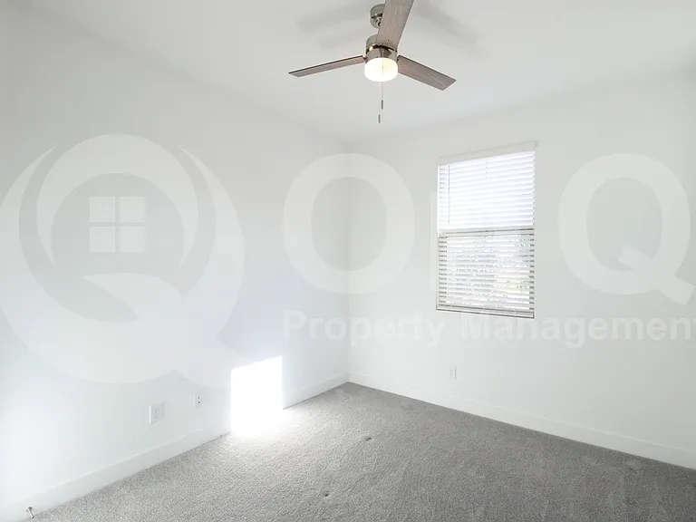 11818 S 54th Ln — Photo 14
