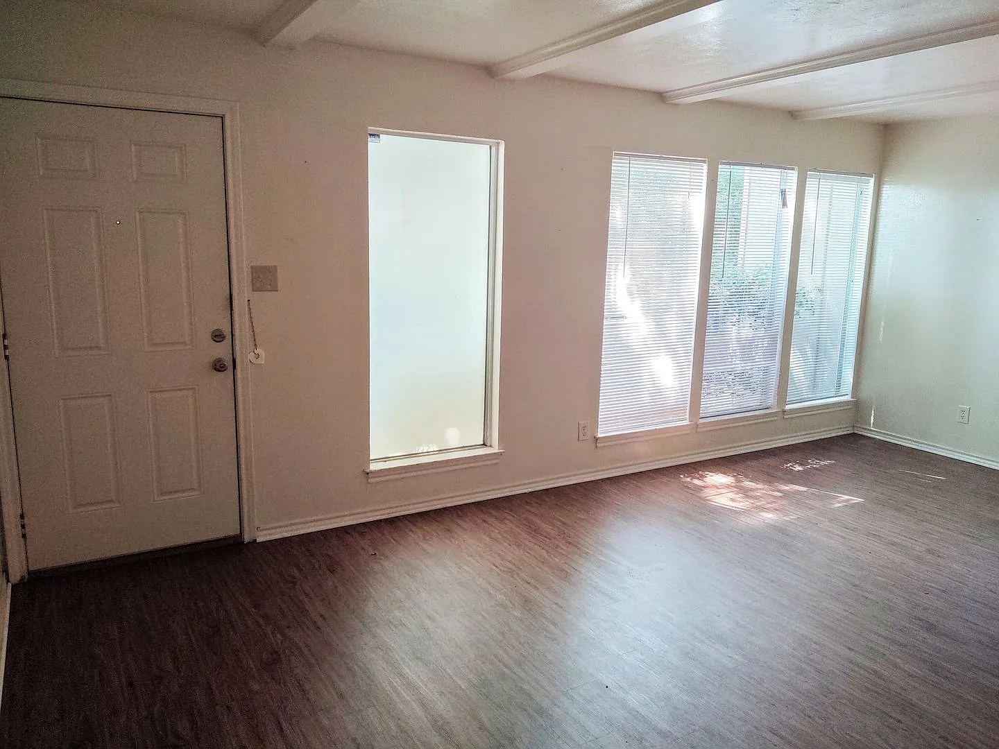 44444-2208 W Hickory St — Photo 1