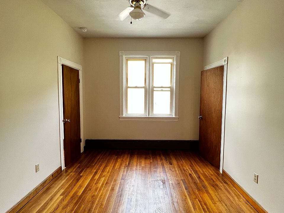 127 Mill St 1stFlr 2B/1B Hardwood FreshPaint 1SmPetOK Laundry Storage