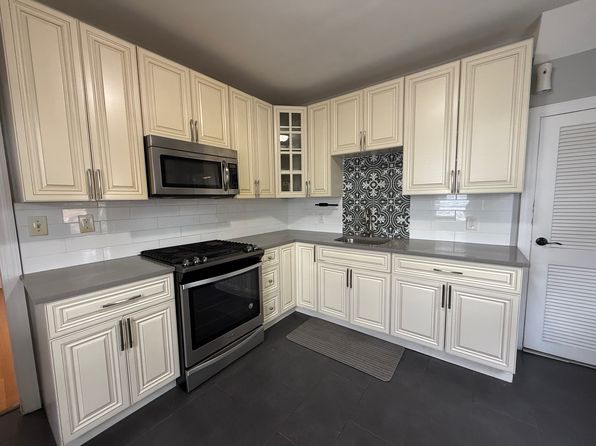 28 Sabina St #1
