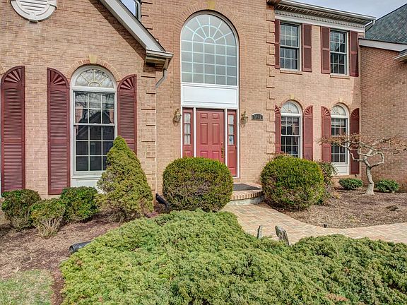 4th image of 3802 Hunt Manor Dr