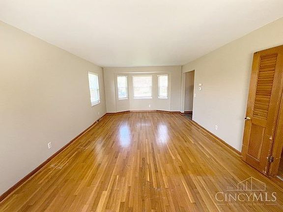 4th image of 845 Ligorio Ave