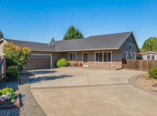 2110 SW Rhumba Dr, Grants Pass, OR 97526