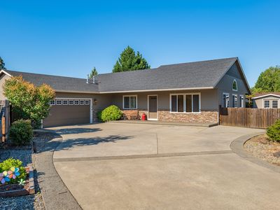 2110 SW Rhumba Dr, Grants Pass, OR, 97526