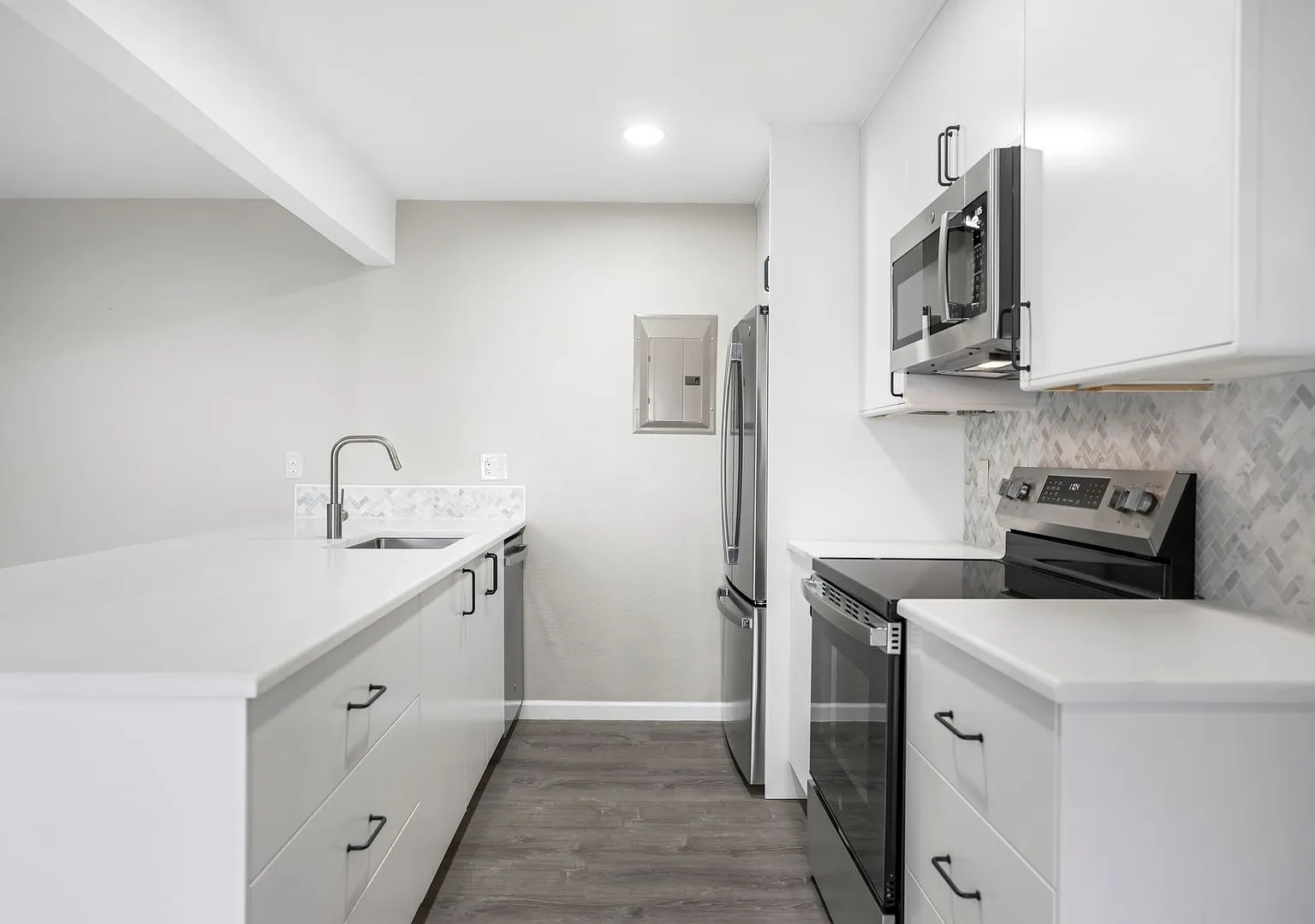 Stunning Fully Remodeled 2BD/2BA - Top Floor Unit in the Heart of Boulder — Photo 3