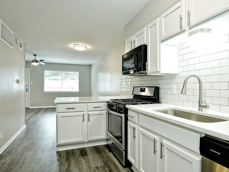 Sandpiper Apartments — Photo 6