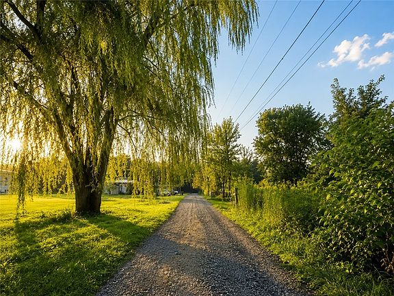 2nd image of 518 Shadyrest Rd