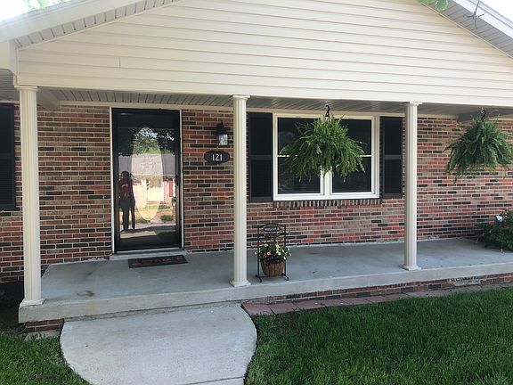 3rd image of 121 Meadowlark Dr