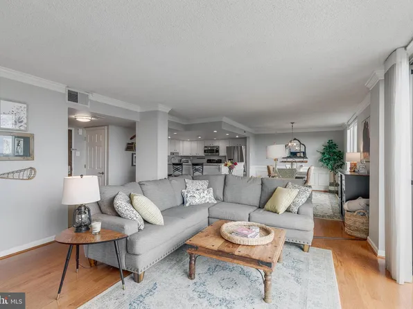 1515 S Arlington Ridge Rd Unit 702, Arlington, VA 22202