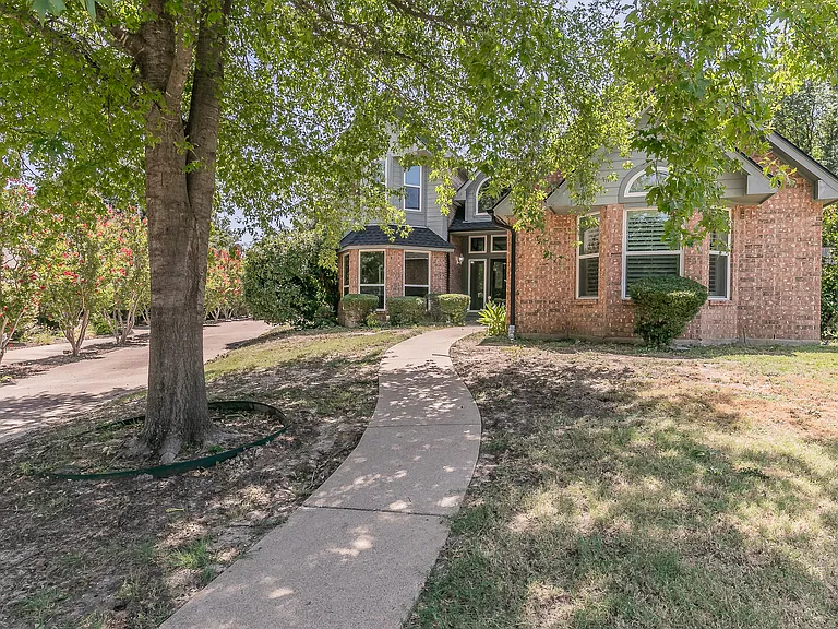 2 Edgemere Ct — Photo 37