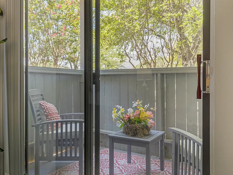 Brixton McKinney Apartments — Photo 13