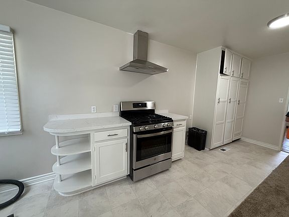 2nd image of 1017 E Colton Ave