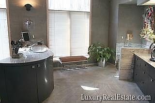 4th image of 30 Woodburn Dr