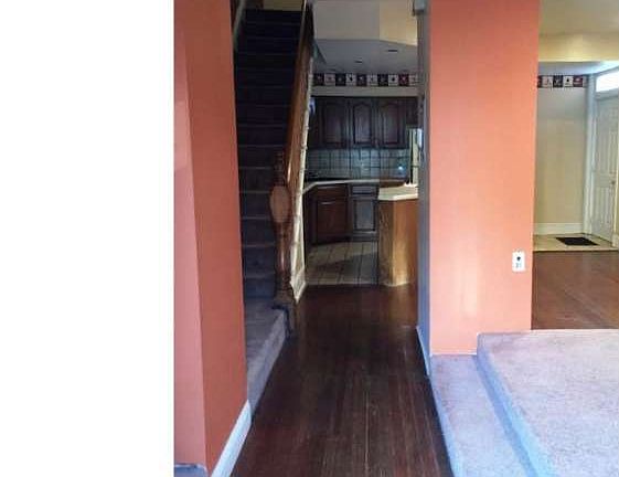 4th image of 900 N Van Buren St