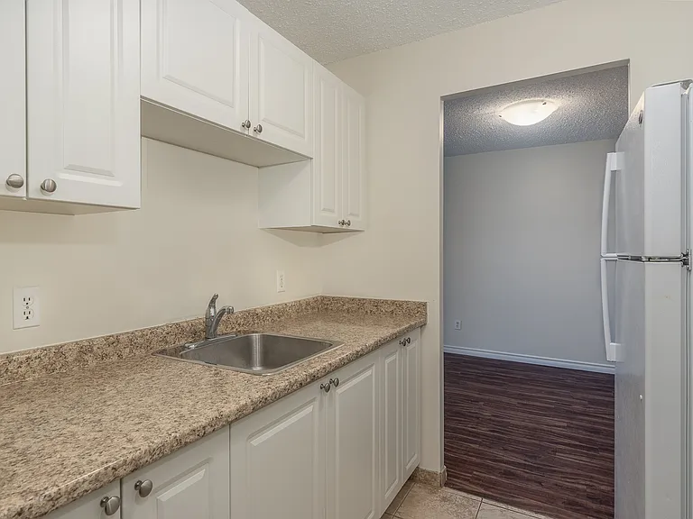 554 Ivings Dr — Photo 9