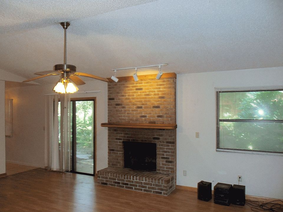 HUGE-UPDATED interior...beautiful !