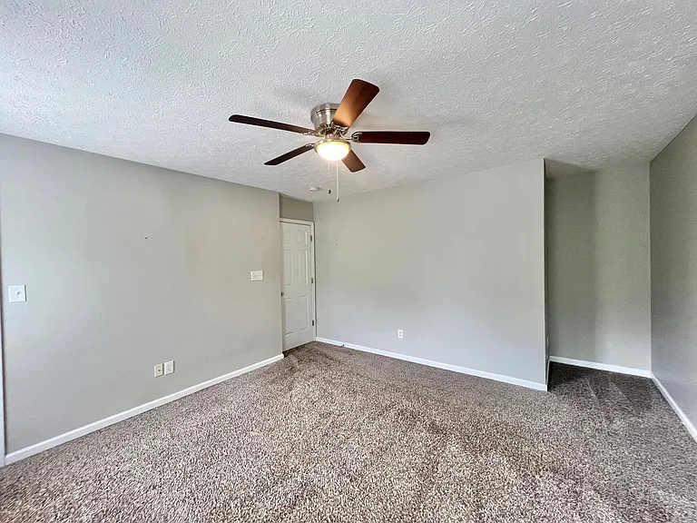 2019 Spring Creek Dr — Photo 17
