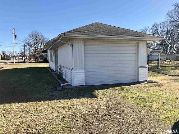 3rd image of 301 E Main St