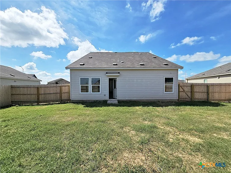 805 Riviera Ct — Photo 21